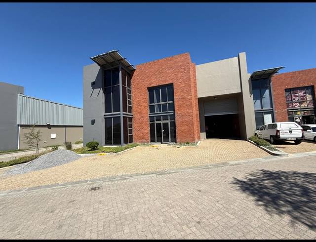 519M² WAREHOUSE TO LET IN STIKLAND INDUSTRIAL